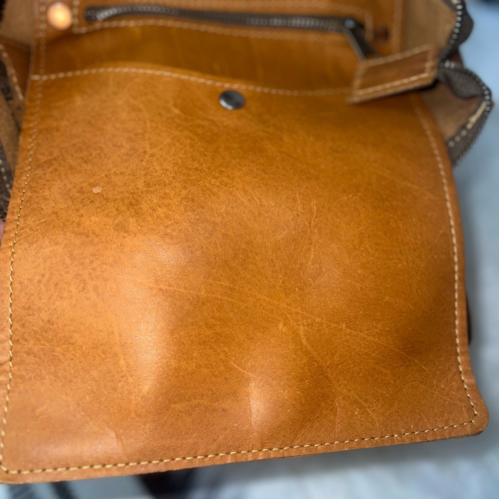 Elegant Tan Leather Tote Bag - image 15